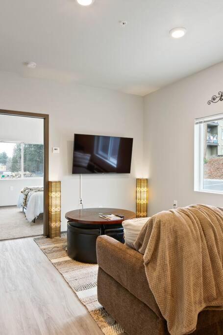 스포캔 Full Ada Unit - 2 Bed 2 Bath Unit Near Downtown 아파트 외부 사진