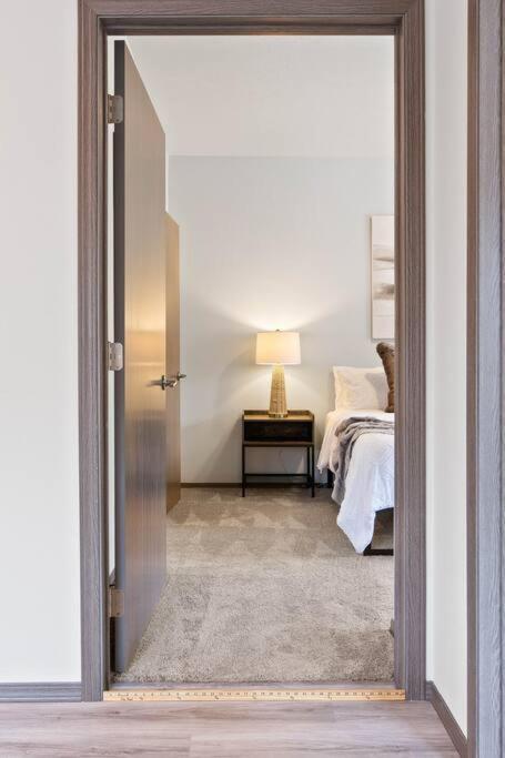 스포캔 Full Ada Unit - 2 Bed 2 Bath Unit Near Downtown 아파트 외부 사진