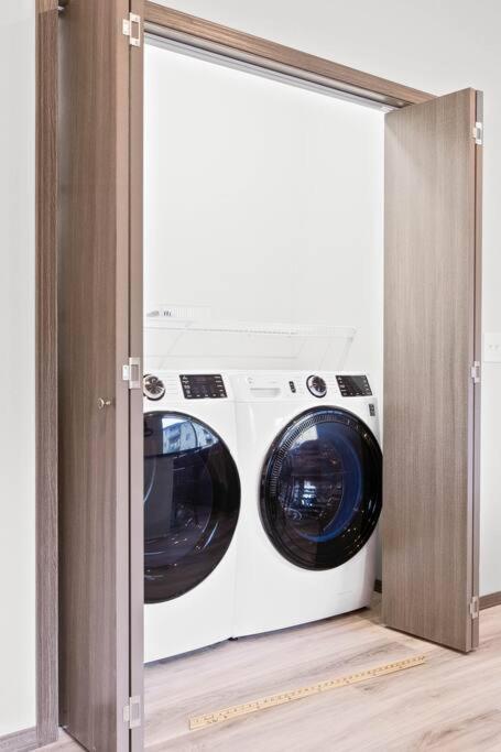 스포캔 Full Ada Unit - 2 Bed 2 Bath Unit Near Downtown 아파트 외부 사진