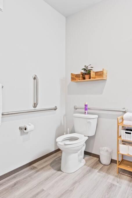 스포캔 Full Ada Unit - 2 Bed 2 Bath Unit Near Downtown 아파트 외부 사진